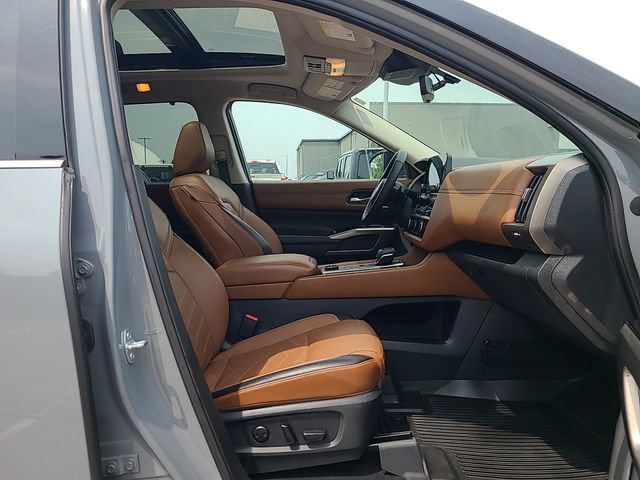 Used 2024 Nissan Pathfinder Platinum w/ Cargo Package AWD/4WD image 30