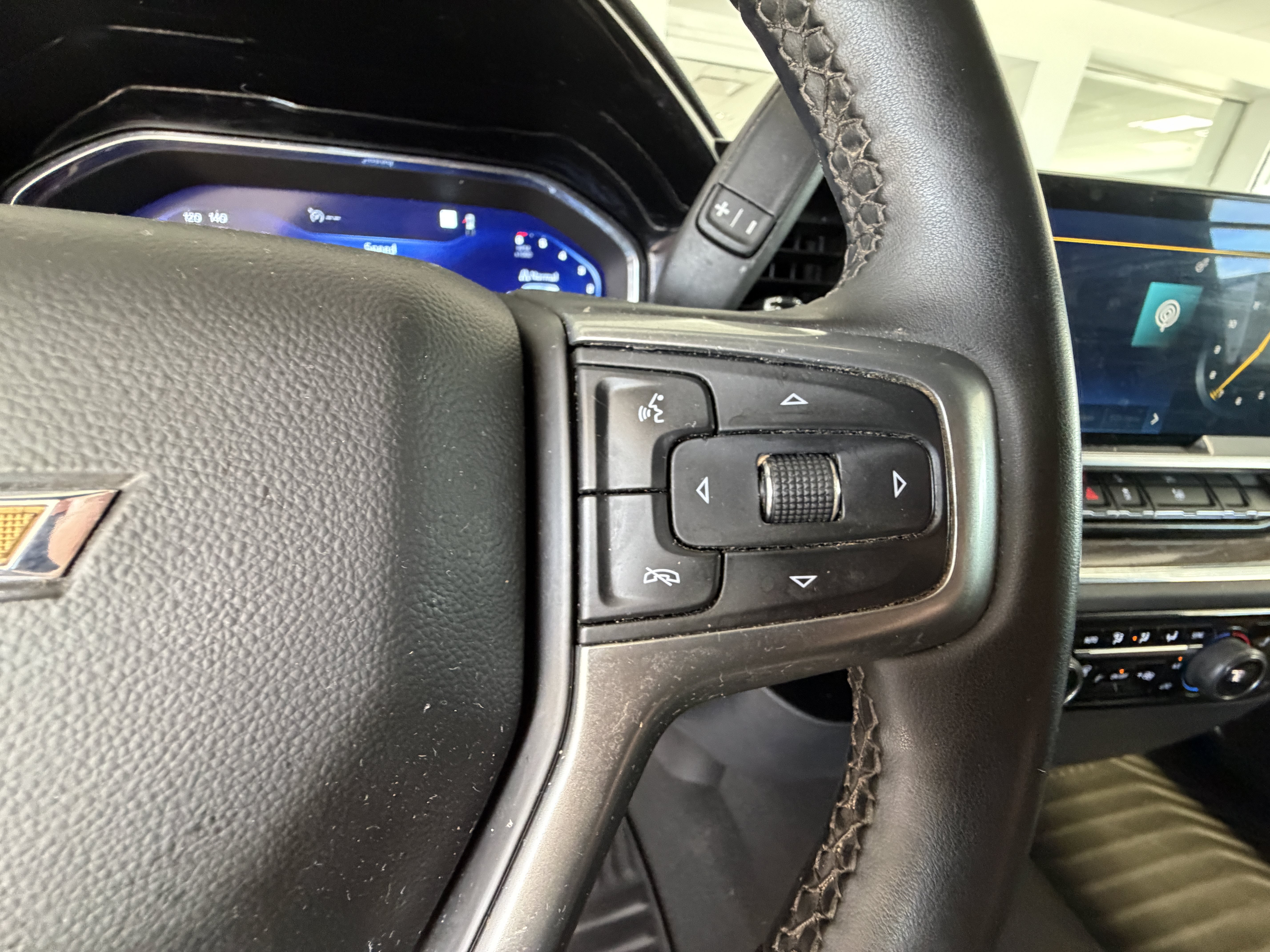 Used 2023 Chevrolet Silverado 1500 LT AWD/4WD image 13