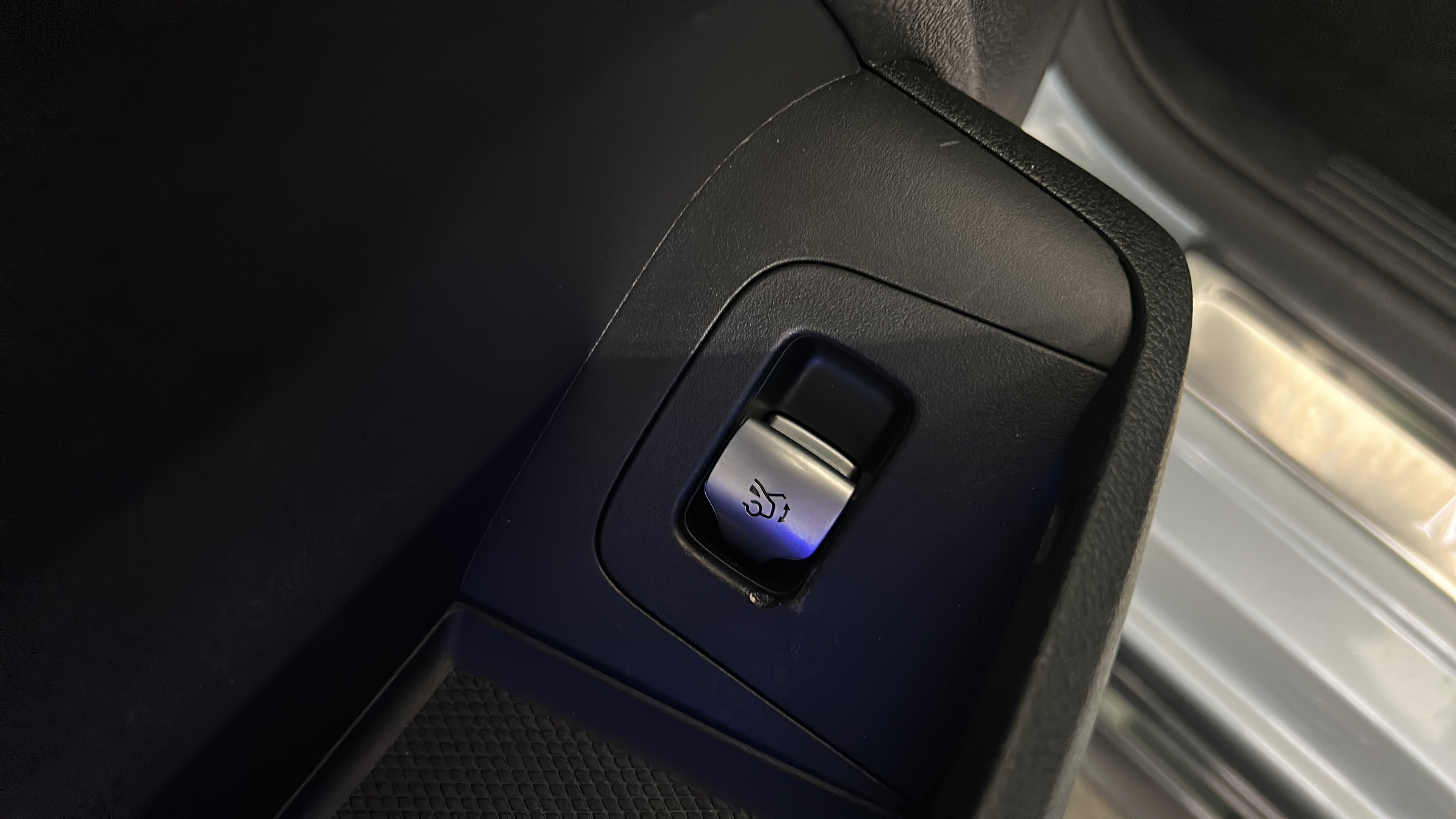 Certified 2023 Mercedes-Benz EQE 500 4MATIC Sedan image 18