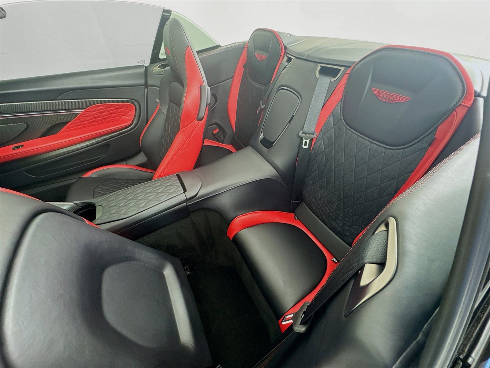 Used 2025 Aston Martin DB12 Convertible image 23