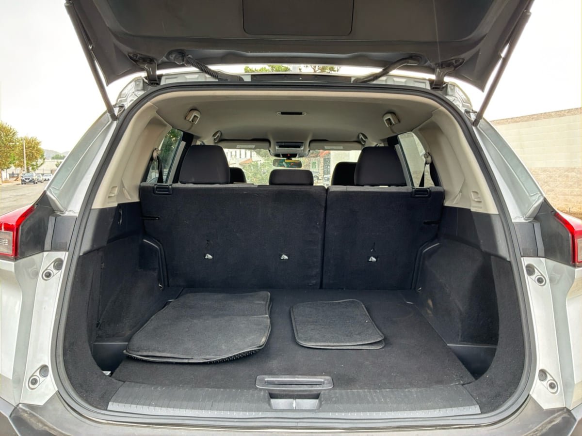 Used 2021 Nissan Rogue SV FWD image 22
