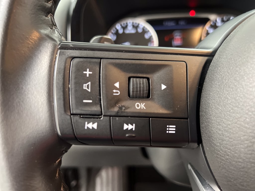 Used 2024 Nissan Pathfinder SV FWD image 48