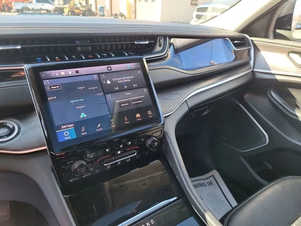 Used 2022 Jeep Grand Cherokee Limited 4xe w/ Luxury Tech Group II image 15