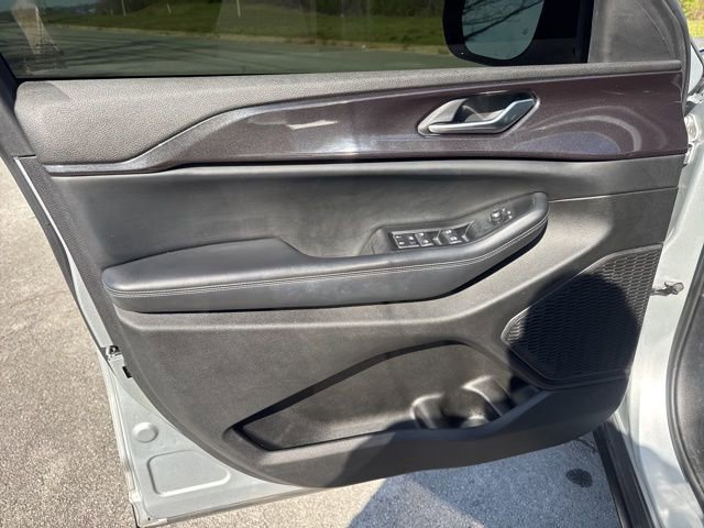 Used 2023 Jeep Grand Cherokee L Laredo image 17