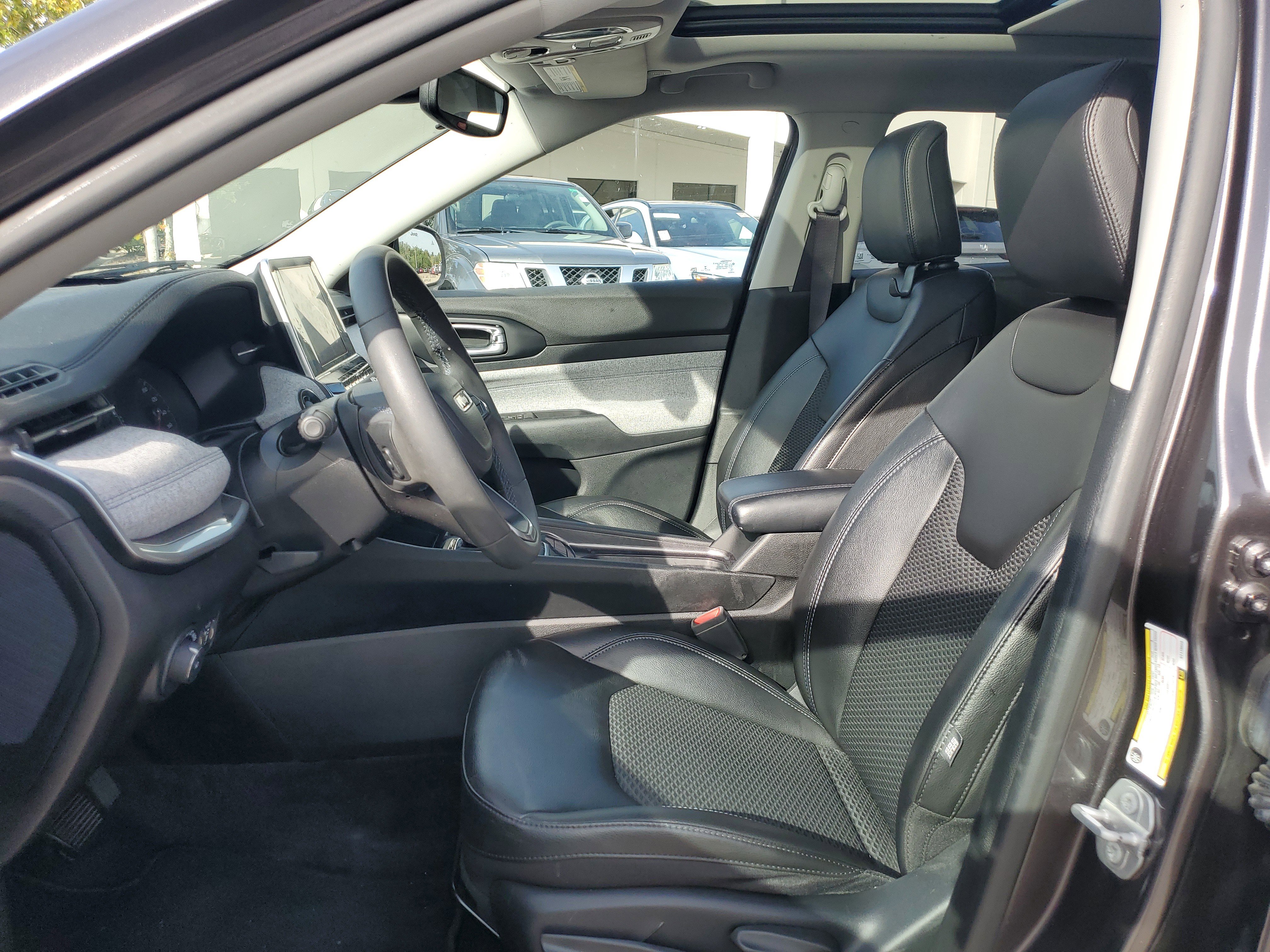 Used 2022 Jeep Compass Latitude w/ Sun and Sound Group image 24