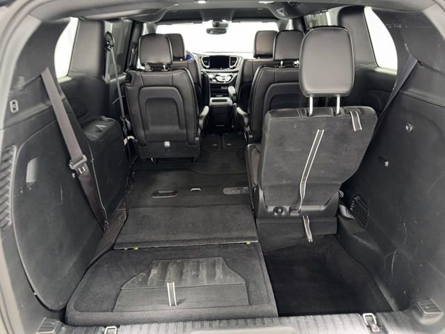 Used 2025 Chrysler Pacifica Select image 38