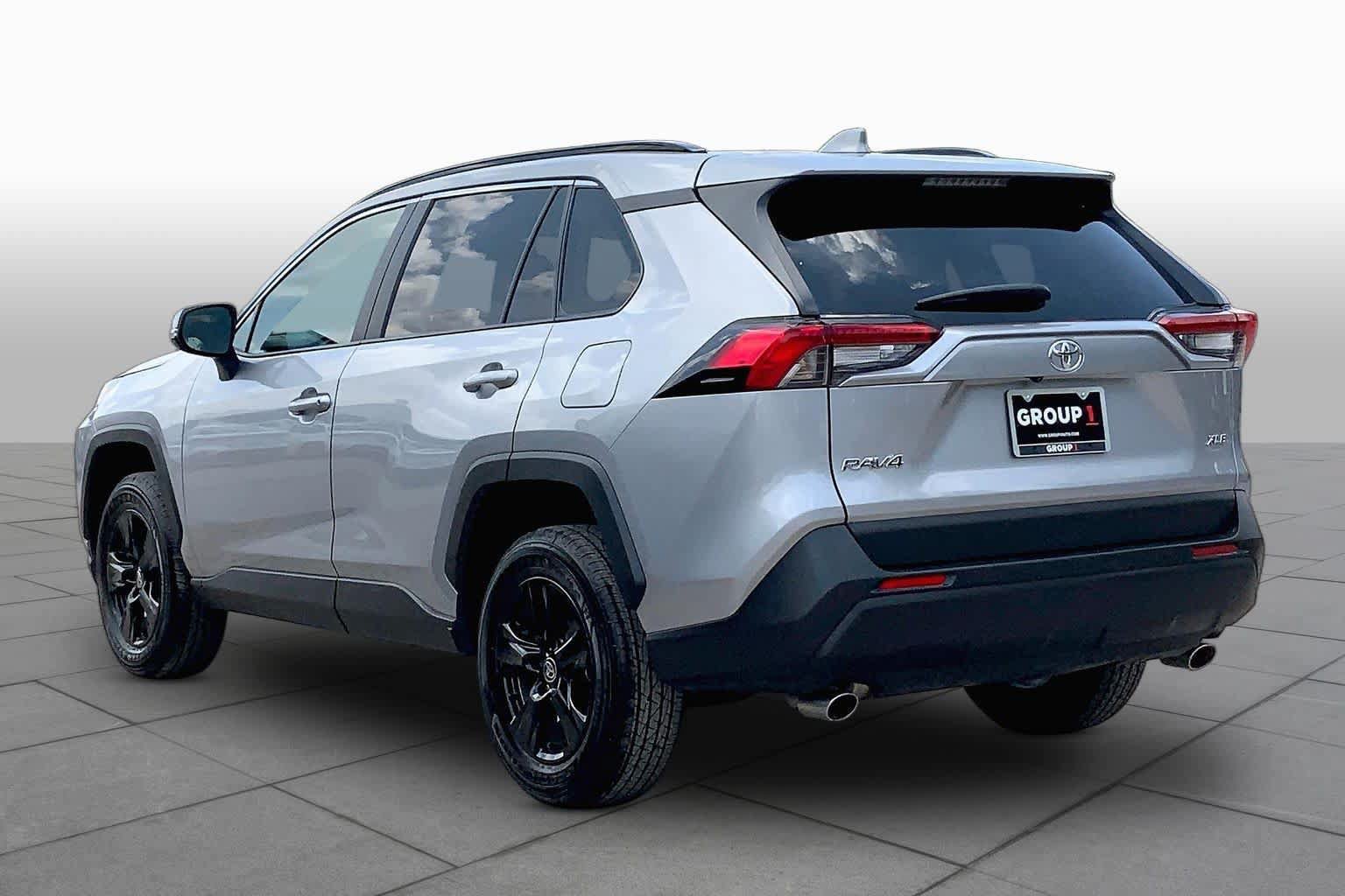 Used 2025 Toyota RAV4 XLE FWD image 12