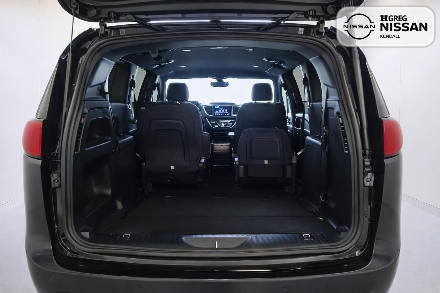 Used 2018 Chrysler Pacifica Touring Plus w/ S Appearance Package FWD image 12