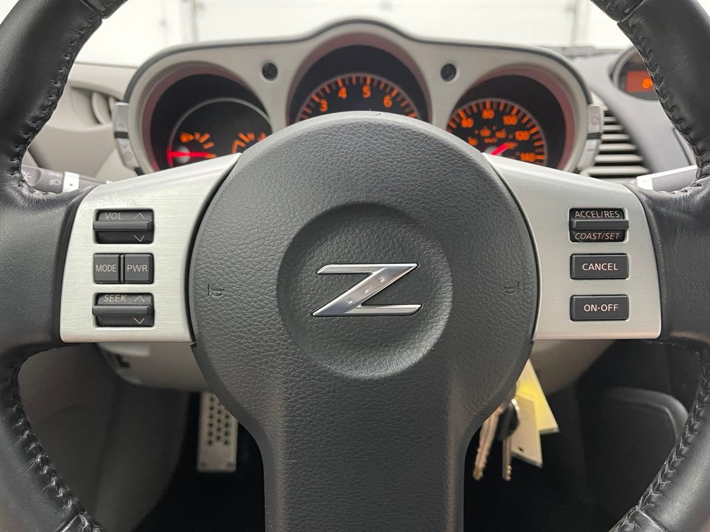 Used 2007 Nissan 350Z Touring RWD image 22