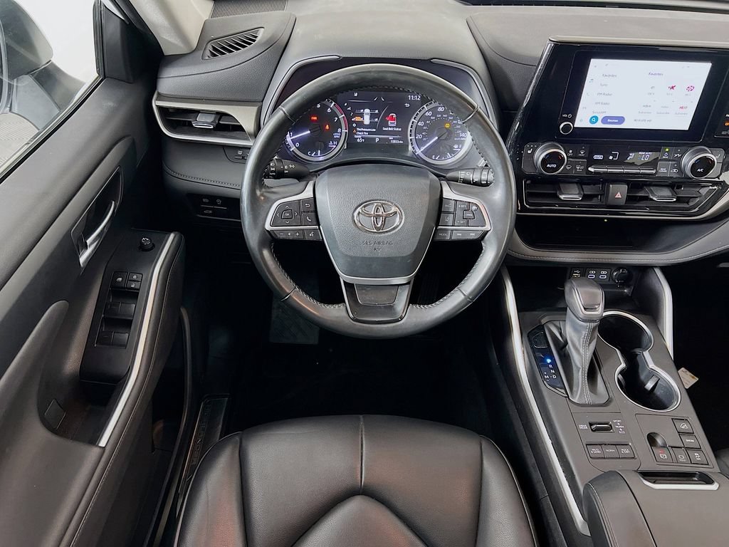 Used 2023 Toyota Highlander XLE AWD/4WD image 22