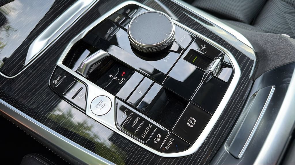 New 2026 BMW X5 xDrive50e w/ M Sport Package AWD/4WD image 26