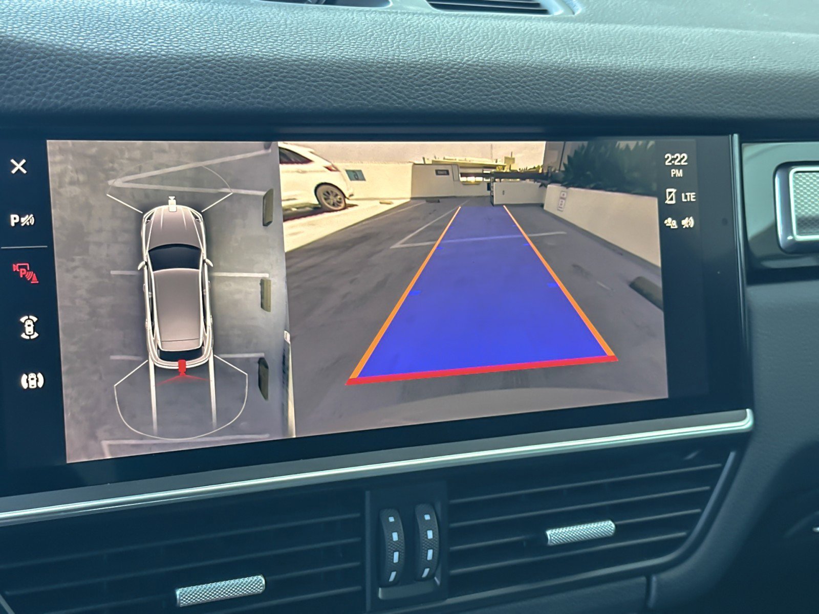 Used 2023 Porsche Cayenne Platinum Edition image 20