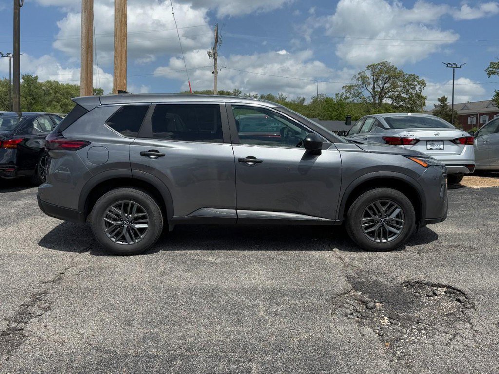 Used 2024 Nissan Rogue S FWD image 2