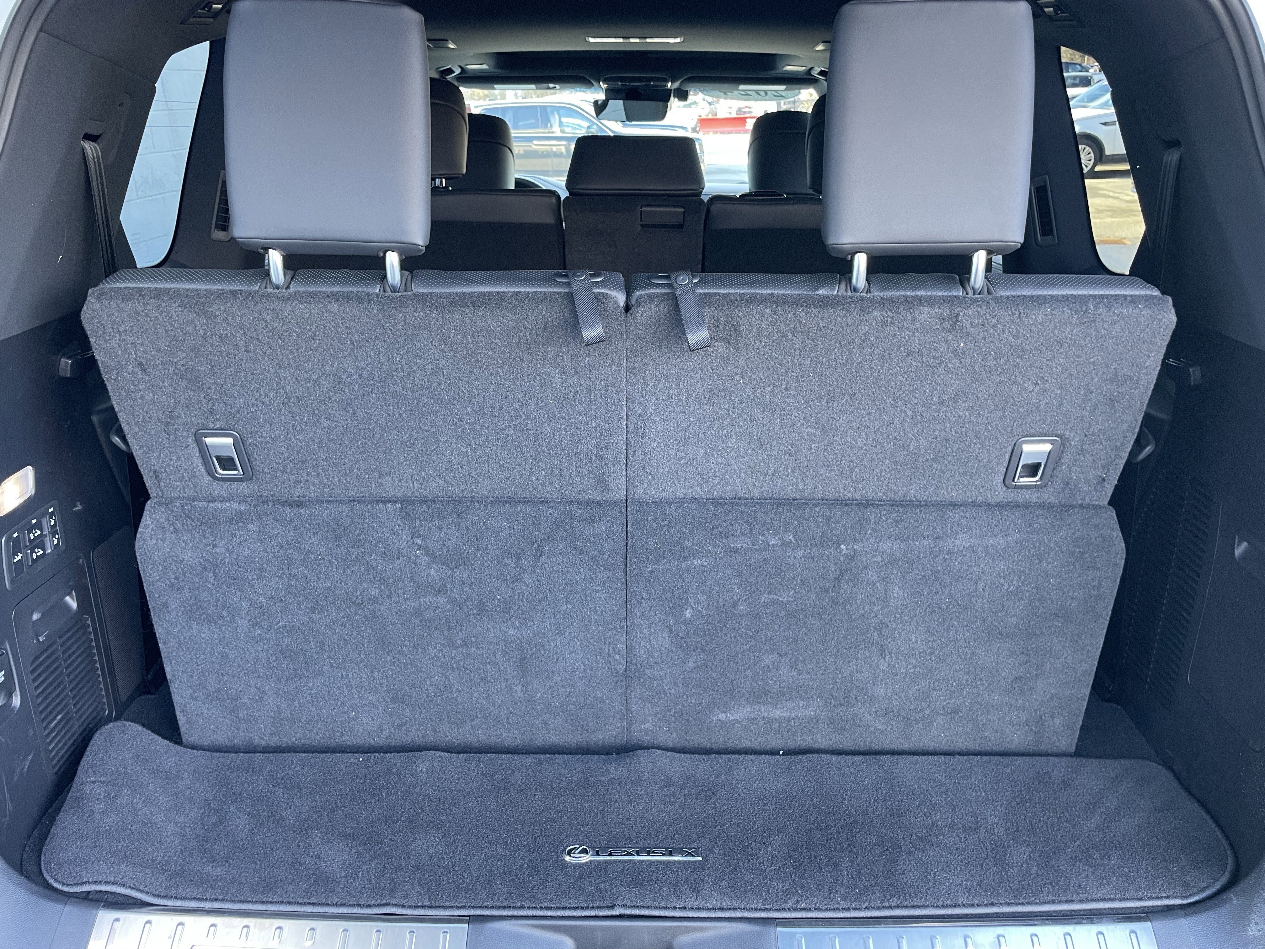 Used 2024 Lexus LX 600 4WD w/ Luxury Package image 38