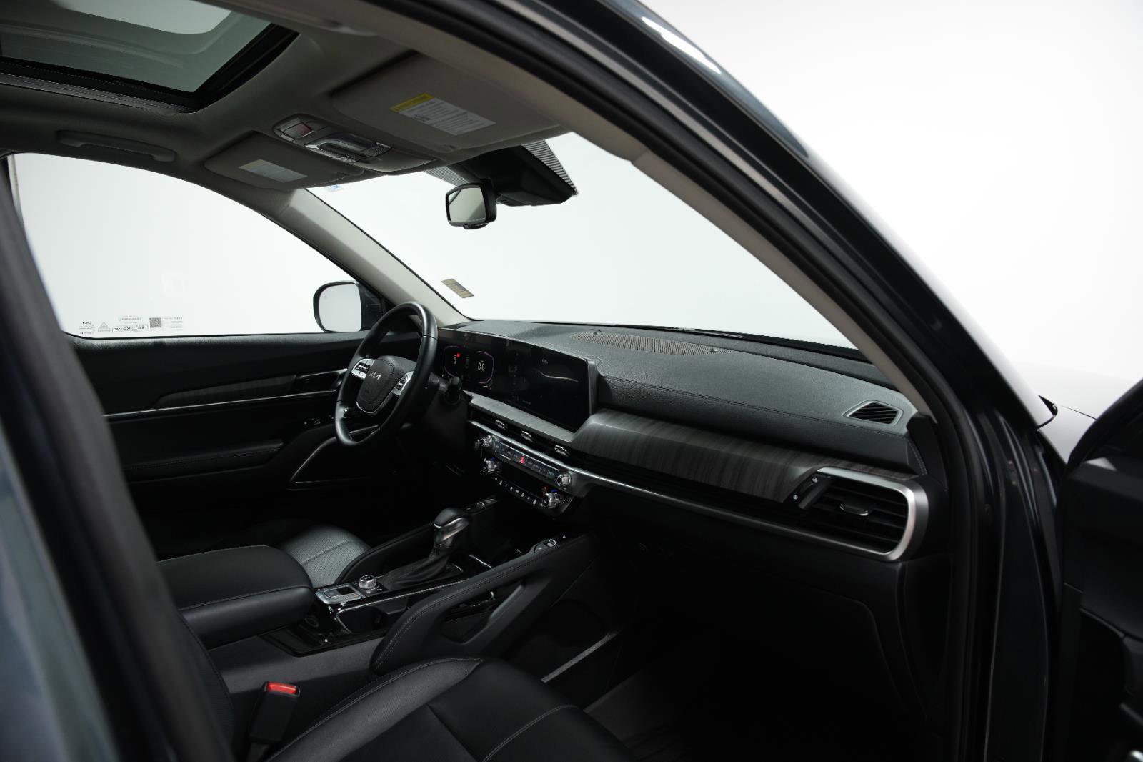 Used 2023 Kia Telluride EX w/ EX Captain's Chair Package image 19