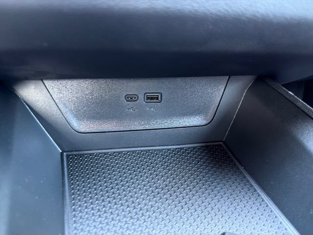 Used 2026 Chevrolet Equinox LT w/ Safety and Technology Package FWD image 32