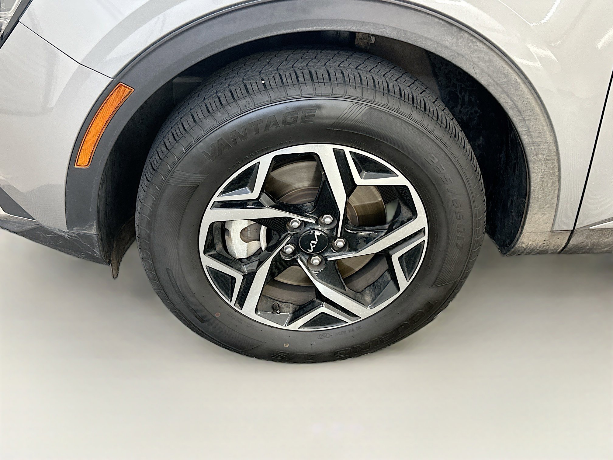 Used 2025 Kia Sportage LX image 11