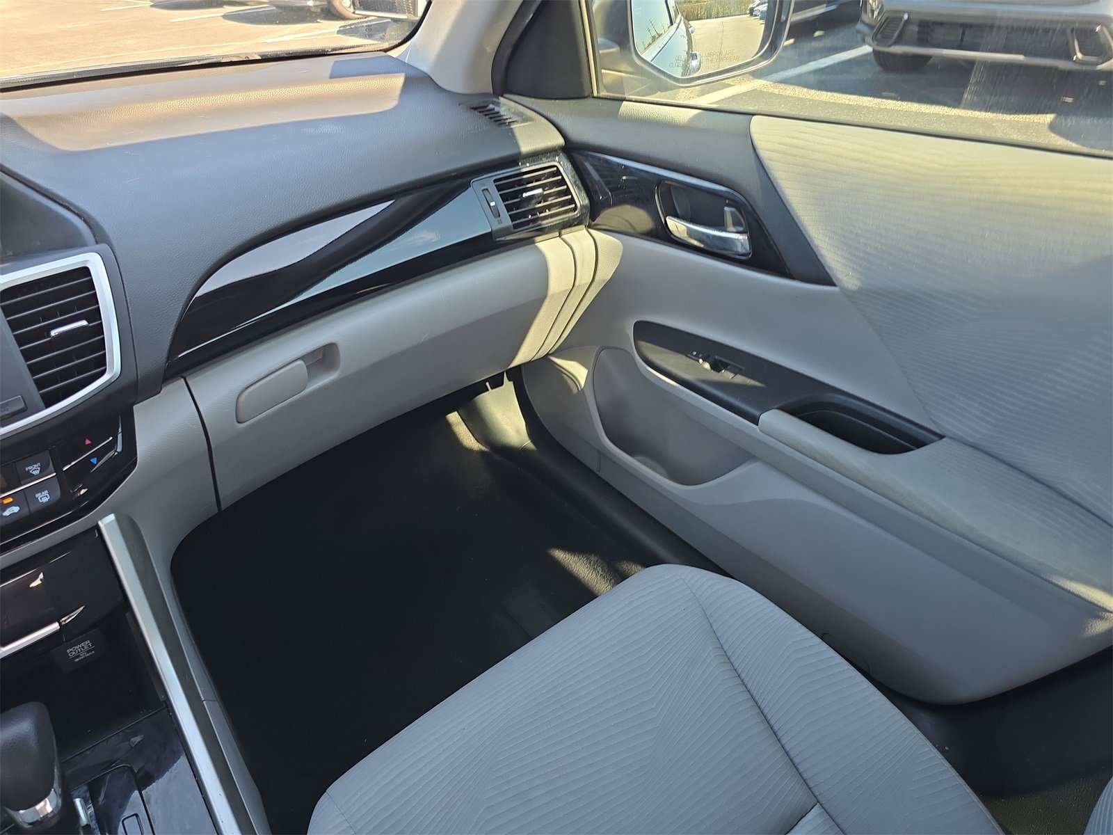 Used 2016 Honda Accord LX image 12