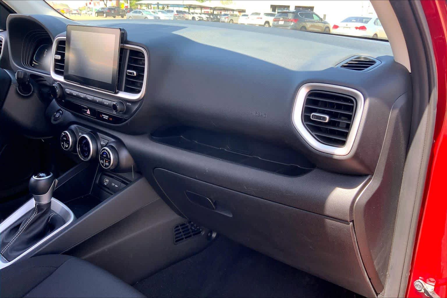 Used 2025 Hyundai Venue SEL FWD image 19