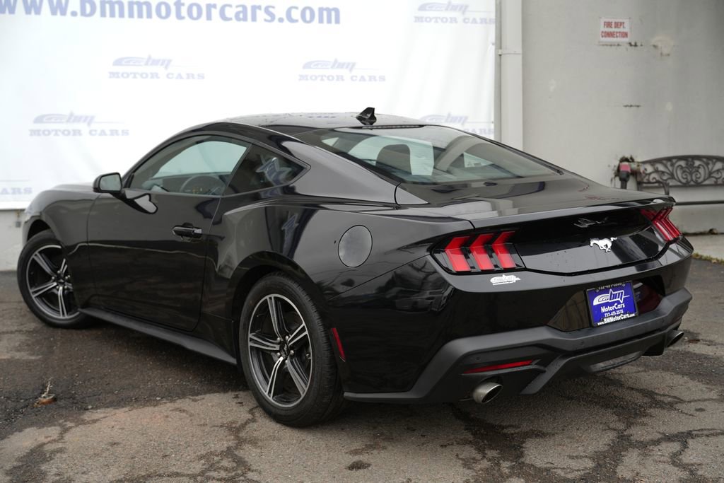 Used 2024 Ford Mustang Coupe image 4