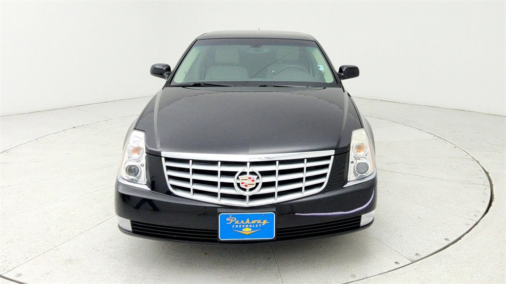 Used 2011 Cadillac DTS image 2
