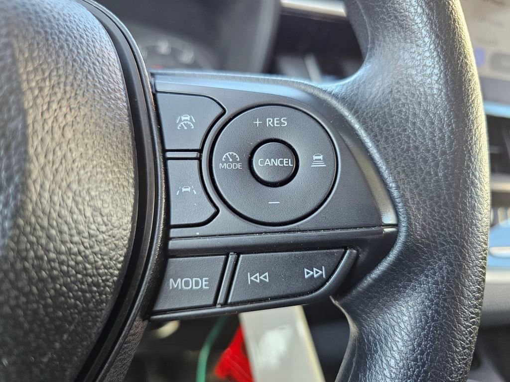 Certified 2025 Toyota Corolla LE image 33