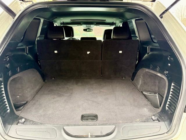 Used 2019 Jeep Grand Cherokee Altitude image 17