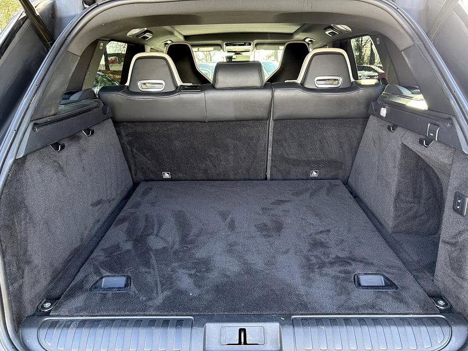 Used 2020 Land Rover Range Rover Sport SVR image 11