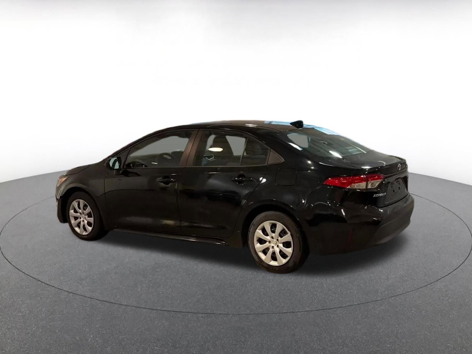 Used 2025 Toyota Corolla LE image 10