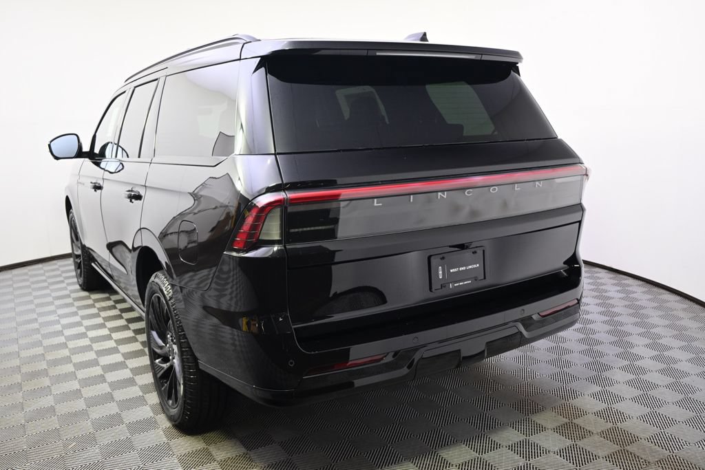 New 2027 Lincoln Navigator Reserve w/ Jet Appearance Package AWD/4WD image 4