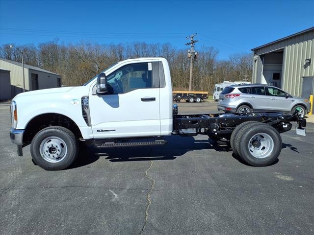 New 2025 Ford F350 XL w/ XL Chrome Package image 4