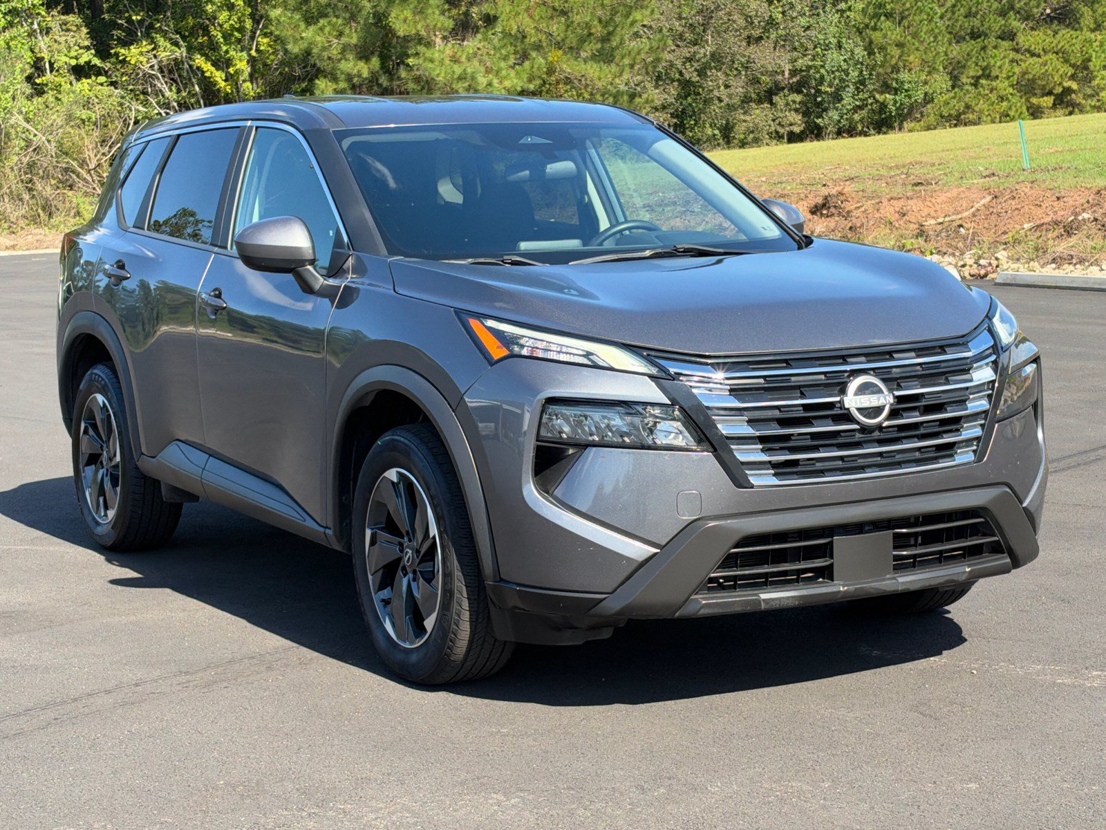 Used 2024 Nissan Rogue SV AWD/4WD image 3