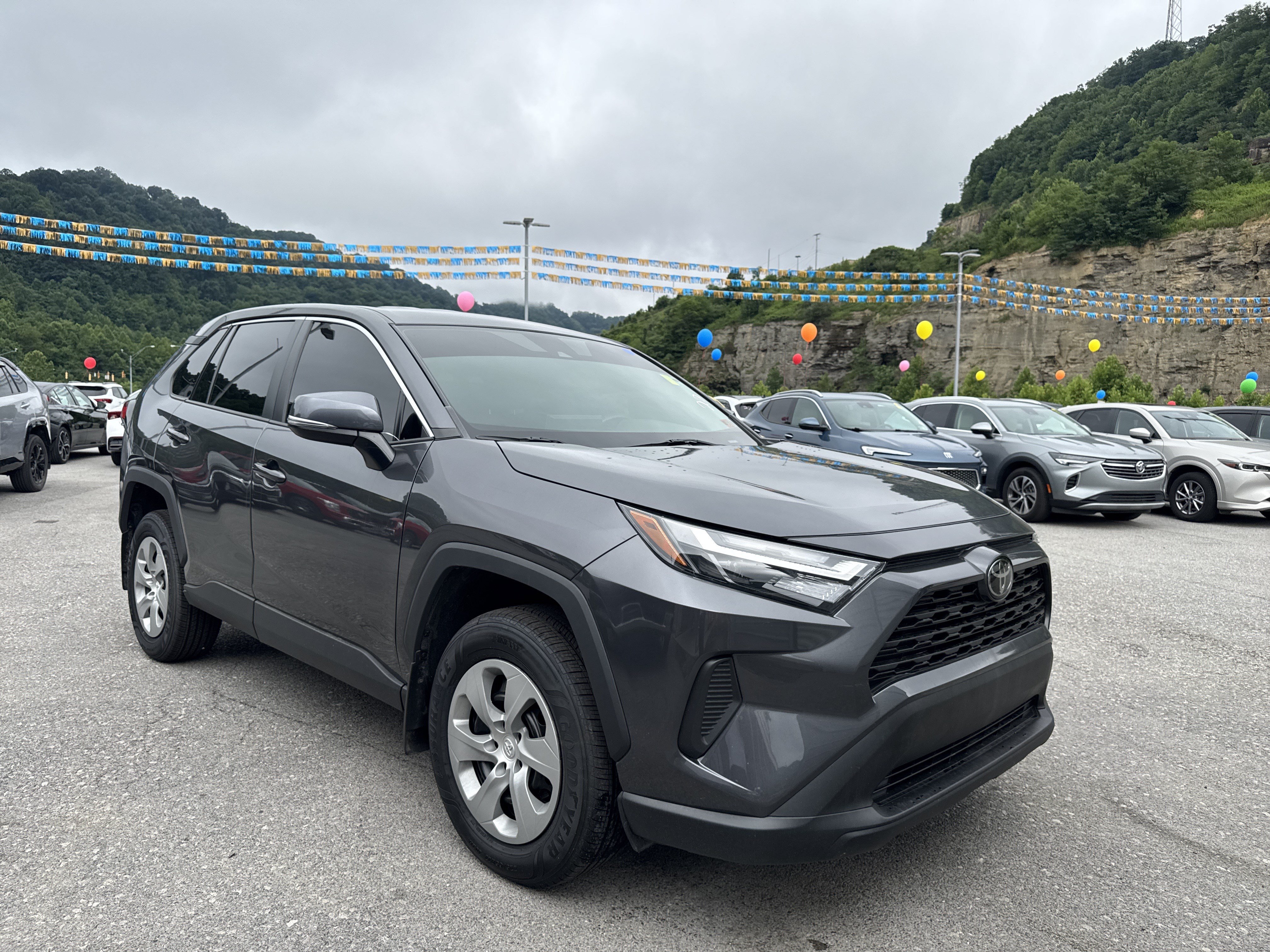 Used 2023 Toyota RAV4 LE AWD/4WD image 4