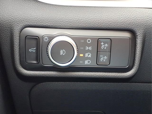 Used 2023 Ford Explorer XLT w/ Equipment Group 202A AWD/4WD image 19