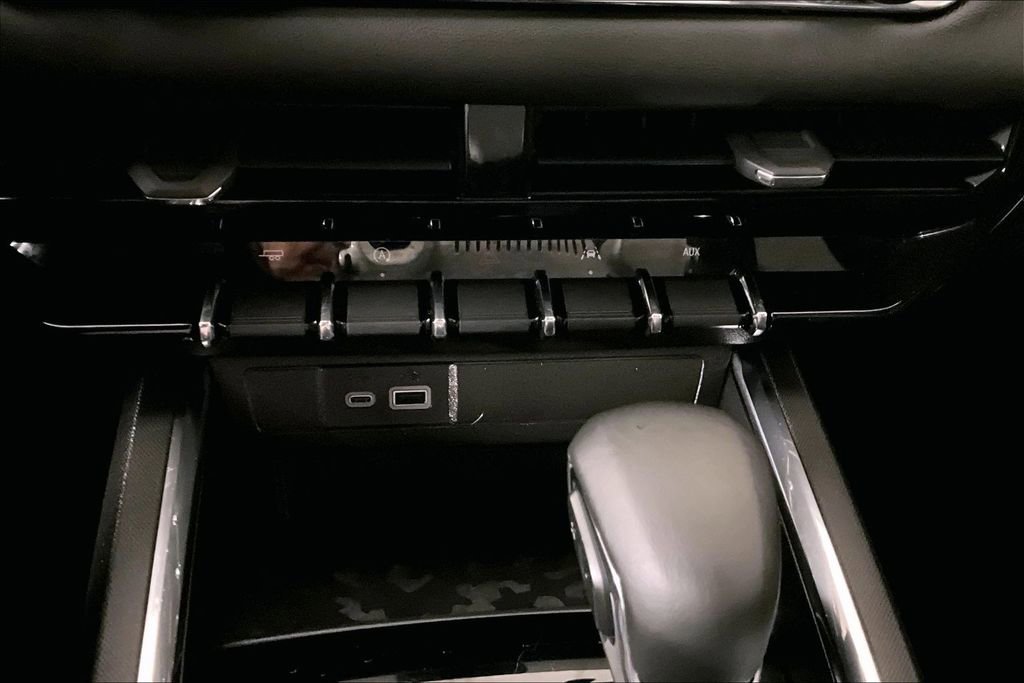 Used 2024 GMC Canyon Elevation w/ Convenience Package image 31