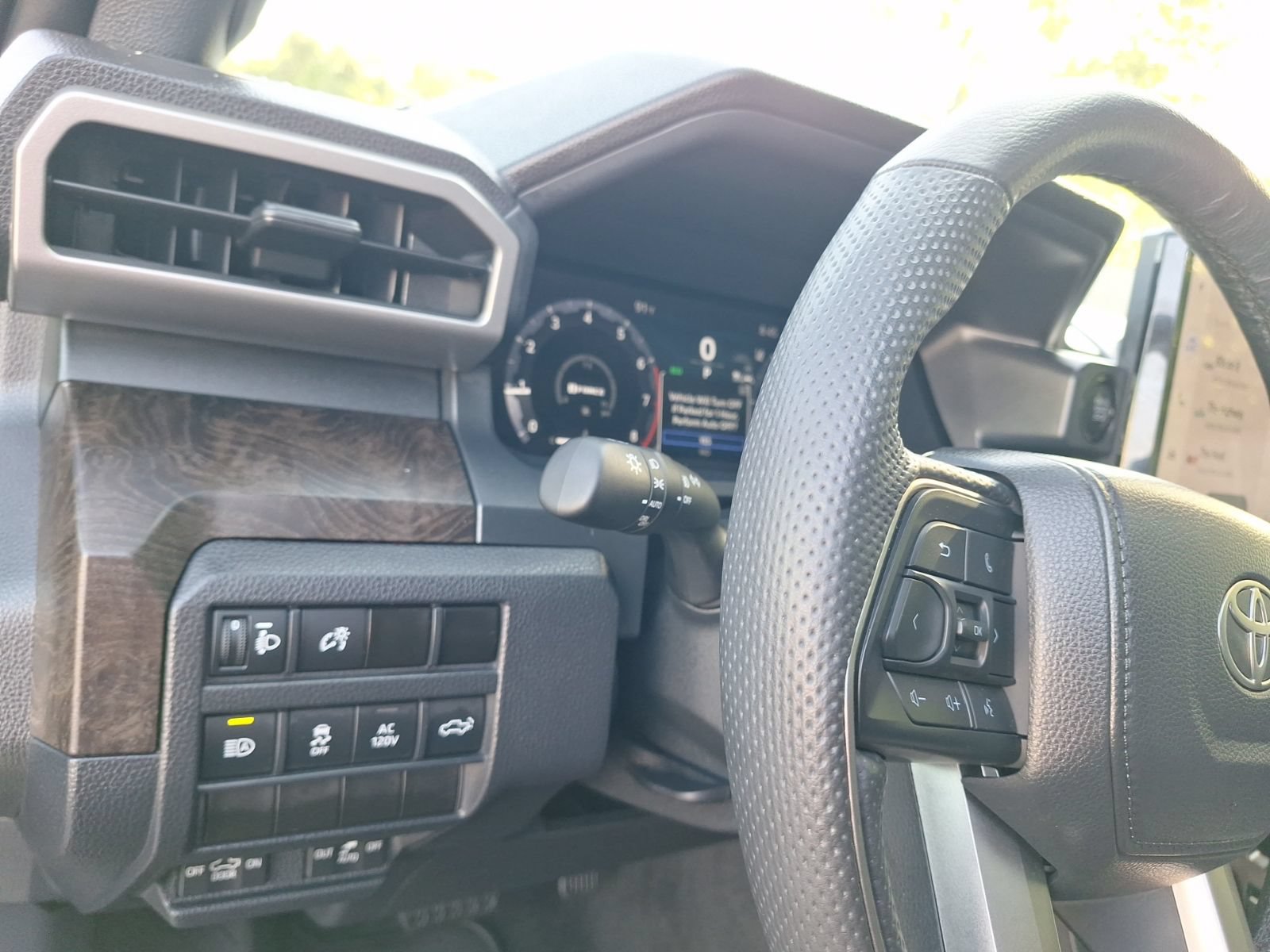 Used 2024 Toyota Tacoma Limited w/ Limited Package (LT) AWD/4WD image 17