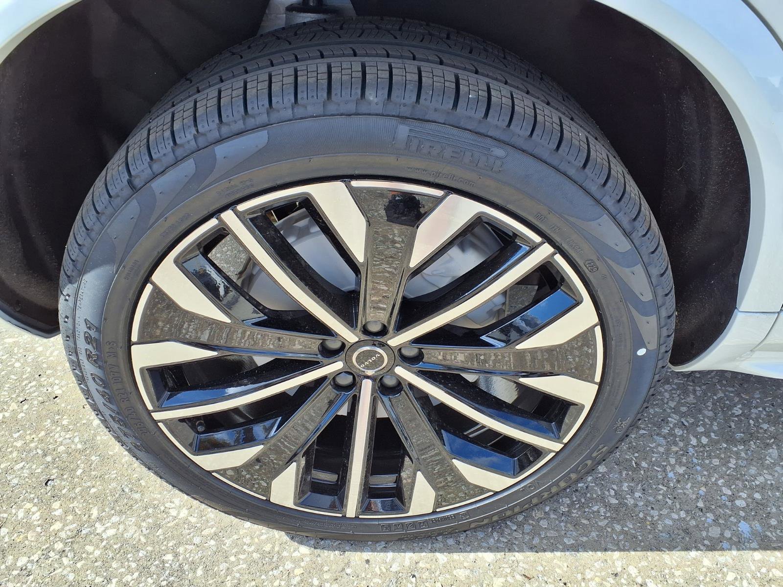 New 2026 Volvo XC90 B6 Ultra w/ Protection Package Premier image 9