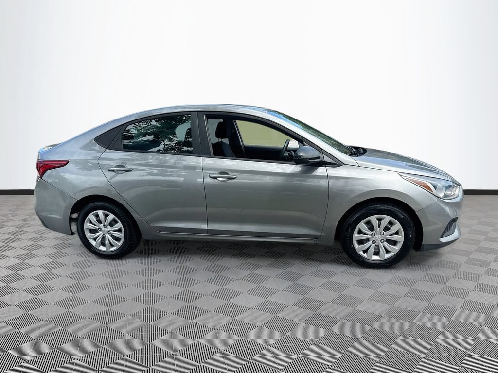 Used 2021 Hyundai Accent SE FWD image 5