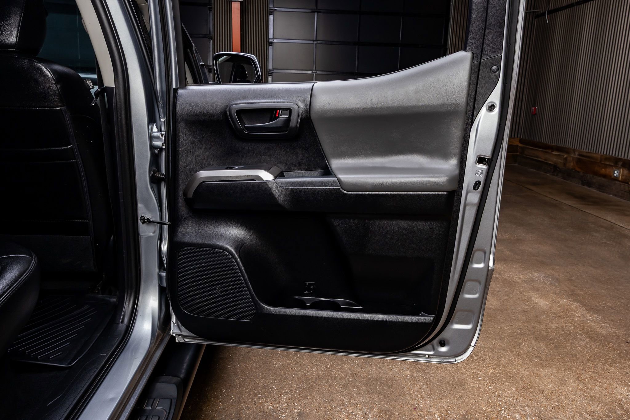Used 2021 Toyota Tacoma SR5 RWD image 37