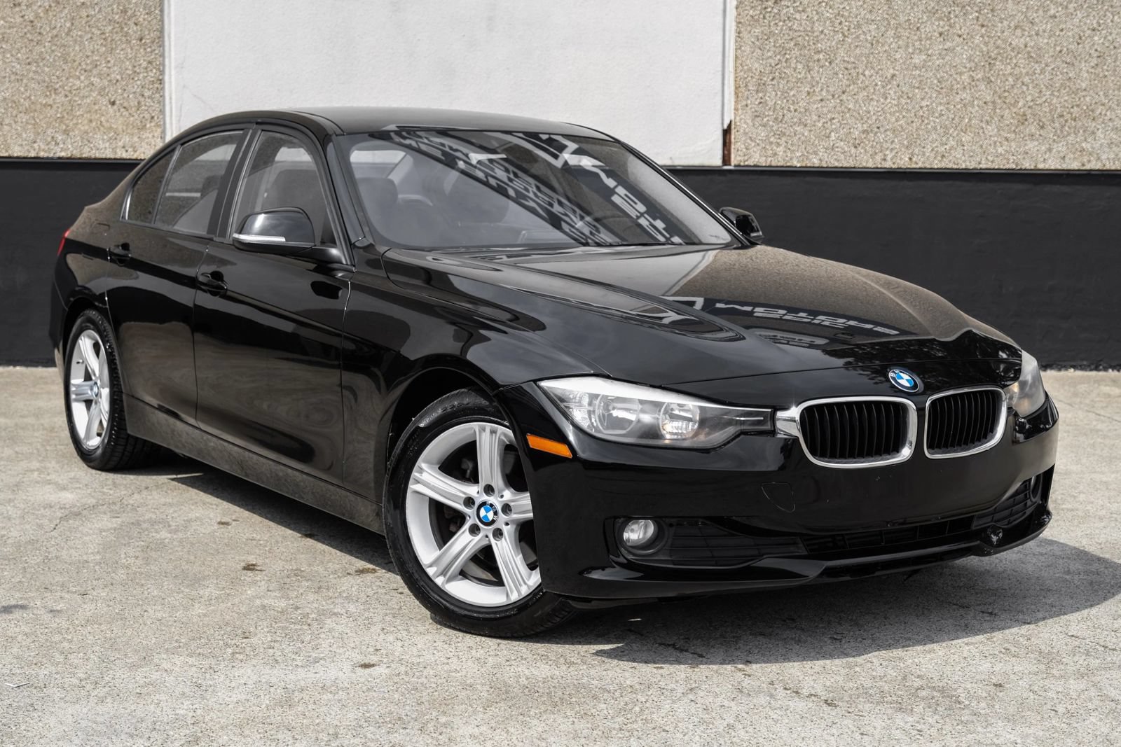 Used 2014 BMW 320i xDrive Sedan AWD/4WD image 5