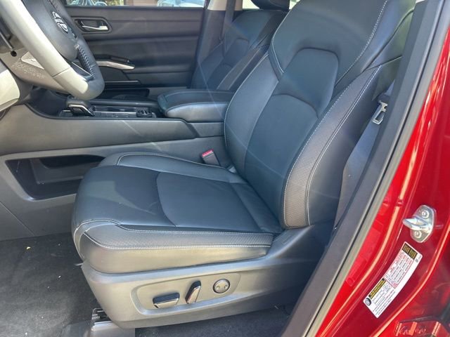 Used 2024 Nissan Pathfinder SL image 13