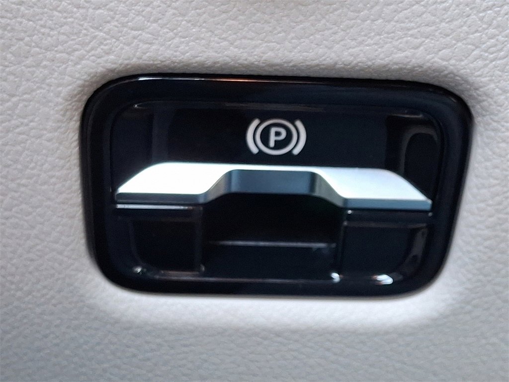 Used 2023 Mercedes-Benz C 300 4MATIC Sedan image 24