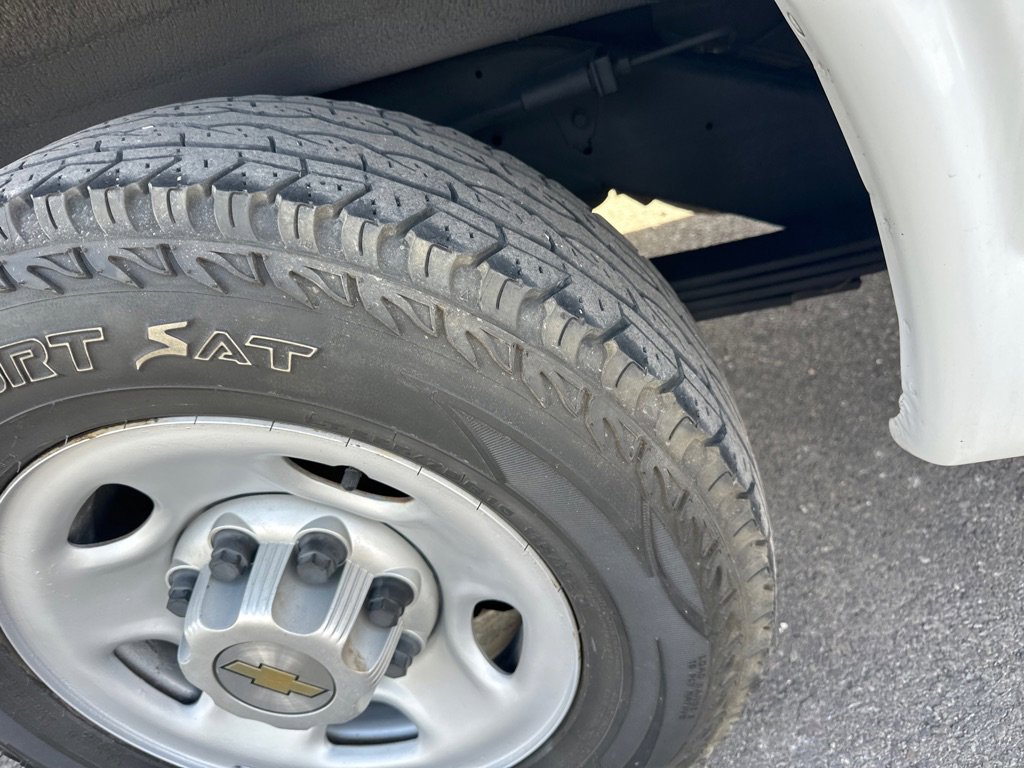 Used 2004 Chevrolet Express 2500 image 6