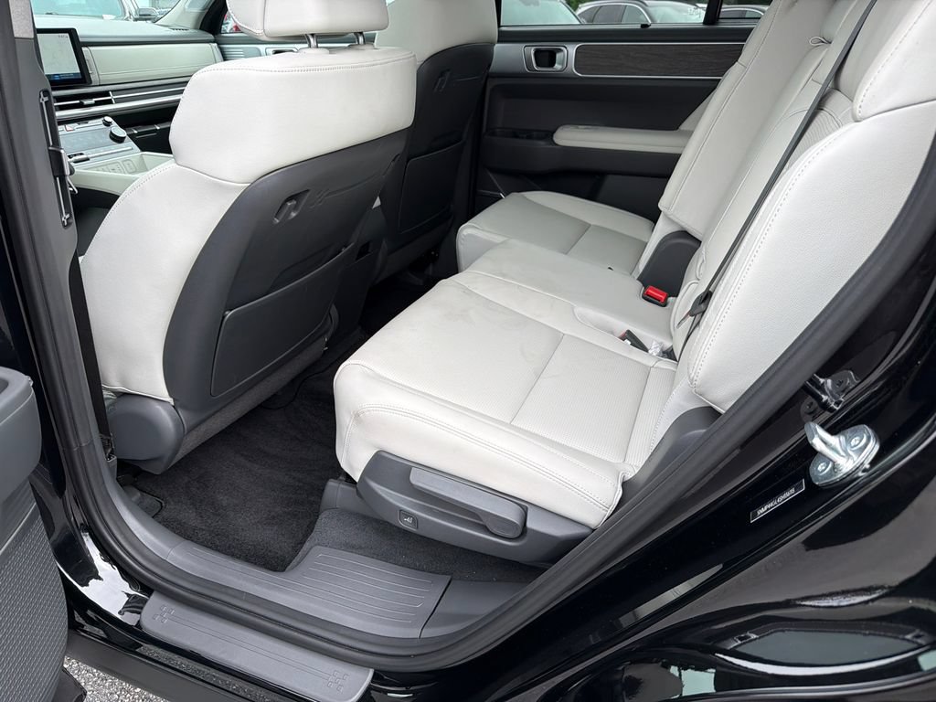 Used 2025 Hyundai Santa Fe Limited FWD image 21