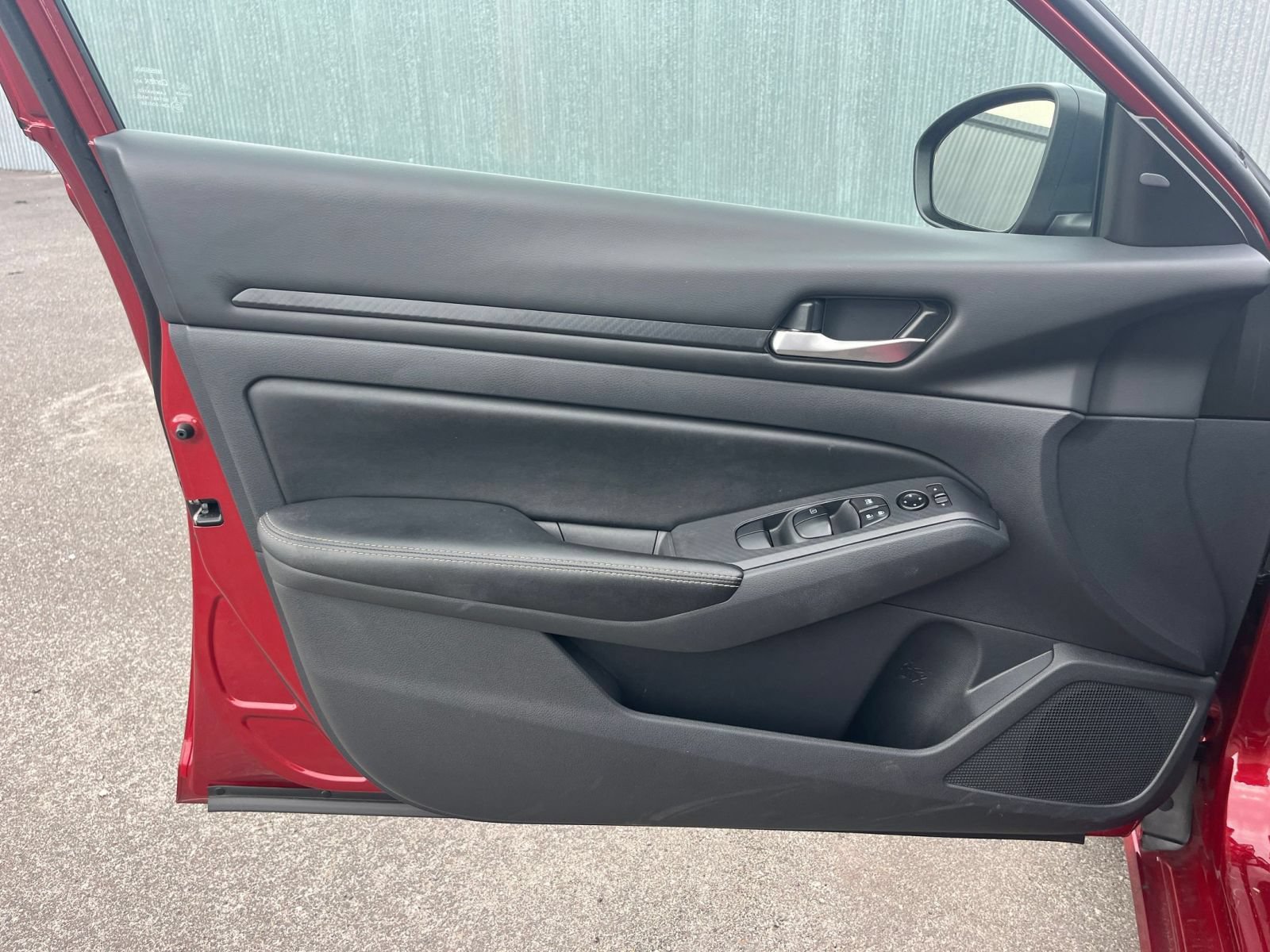 Used 2025 Nissan Altima 2.5 SV FWD image 18