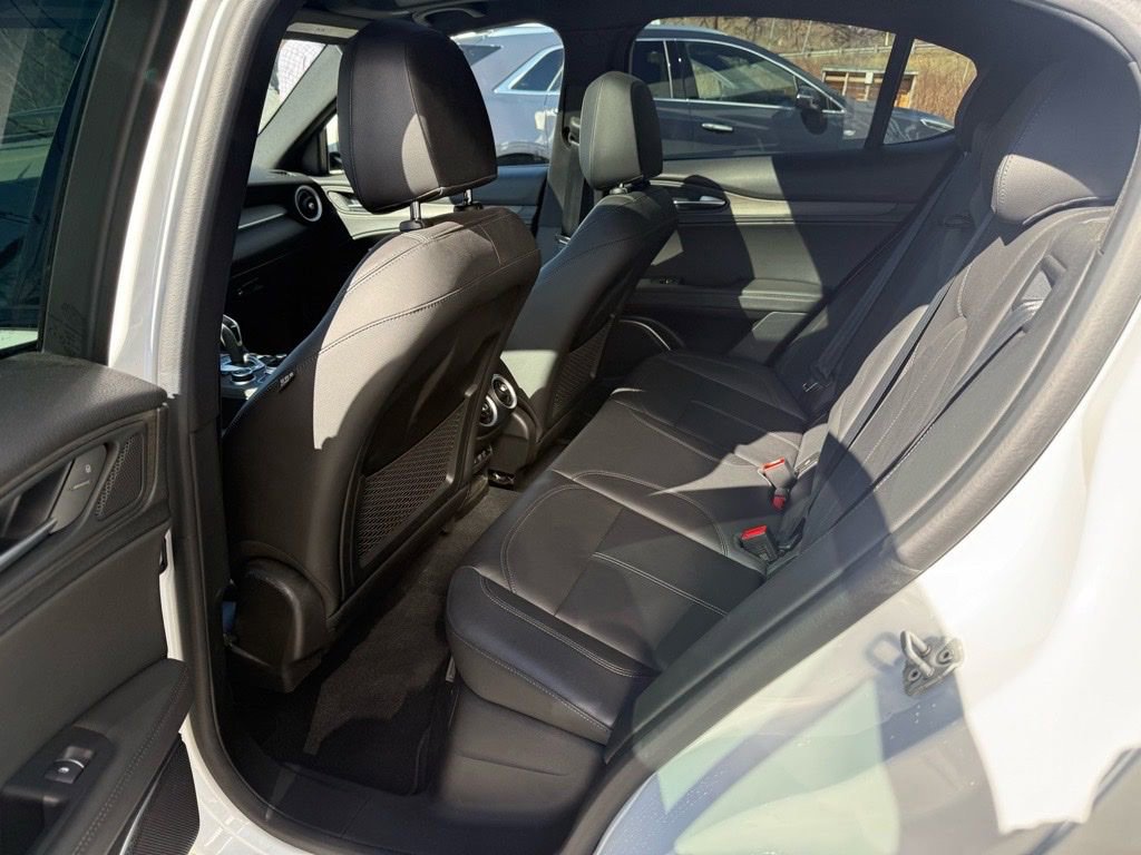 Used 2023 Alfa Romeo Stelvio Ti image 22