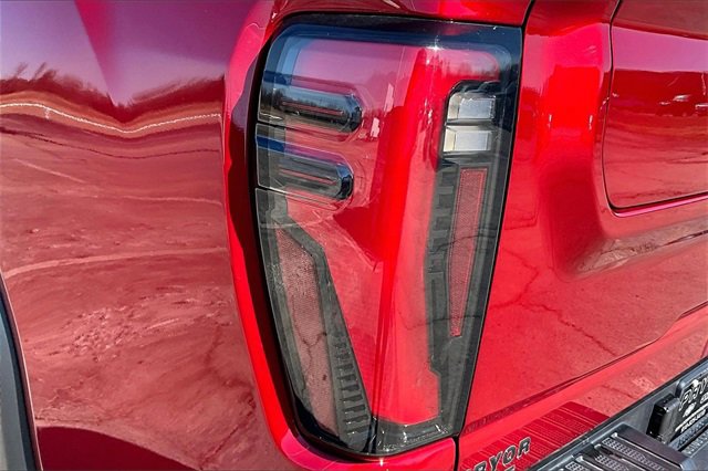 Used 2025 GMC Sierra 3500 AT4 w/ AT4 Premium Plus Package image 24
