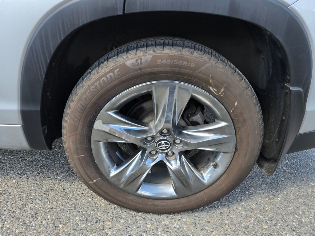 Used 2018 Toyota Highlander Limited Platinum AWD/4WD image 10