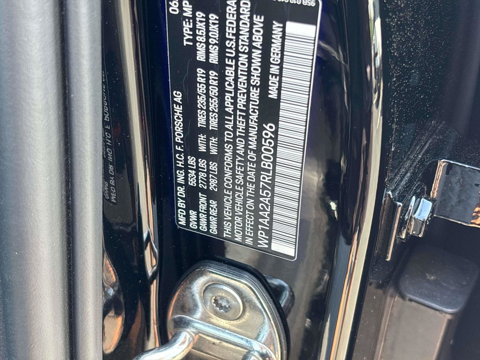 Used 2024 Porsche Macan AWD/4WD image 28