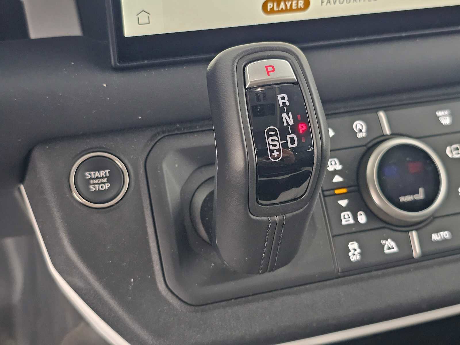 Used 2025 Land Rover Defender 130 S image 32